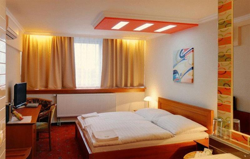Hotel Druzba Michalovce Kamer foto