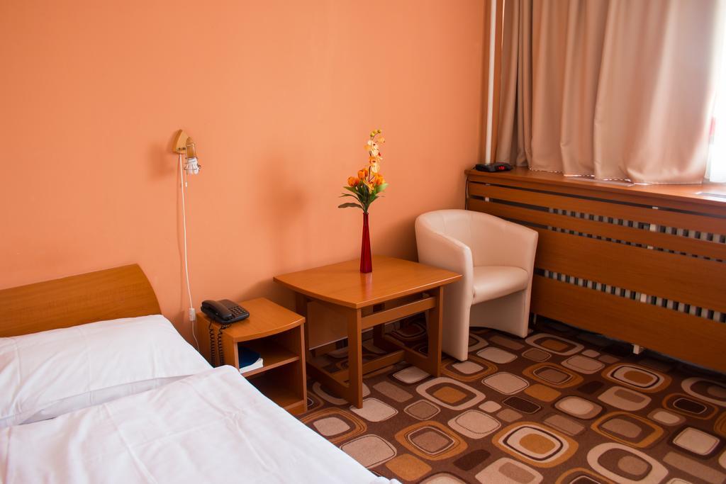 Hotel Druzba Michalovce Buitenkant foto