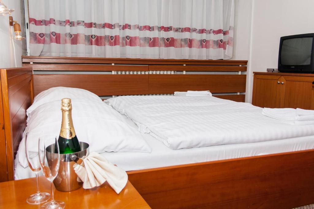 Hotel Druzba Michalovce Kamer foto